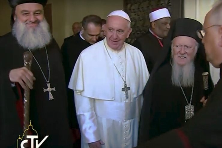 Papa Francisco llega a Asís para la oración por la paz