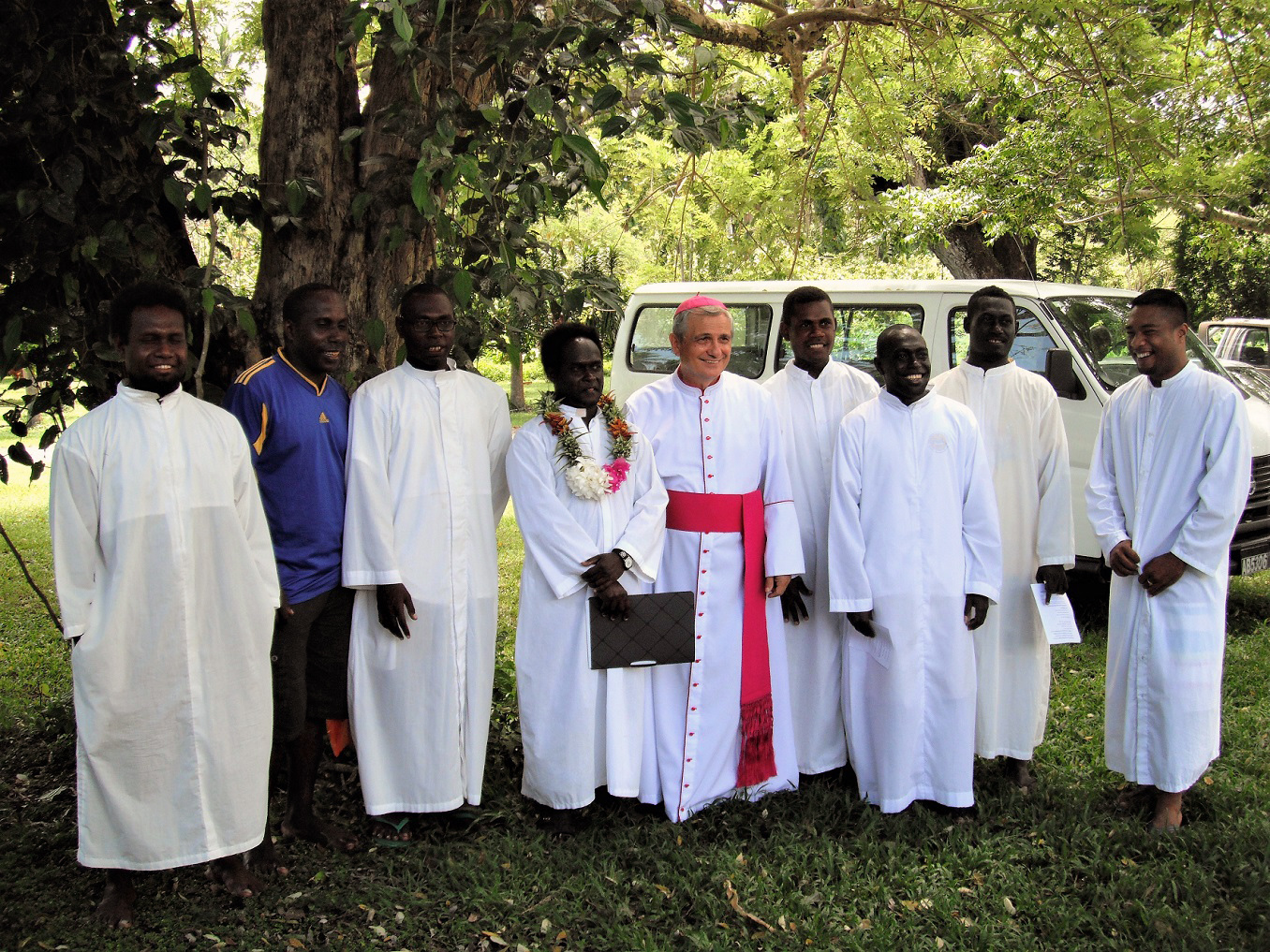 Futuros sacerdotes se preparan para atender las necesidades de comunidades apartadas en las Islas Salomón
