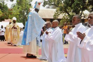 ACN proporciona ayuda a seminaristas del Congo