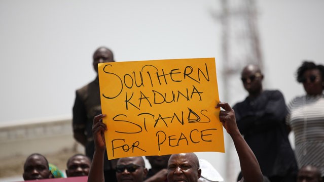 NIGERIA: “Basta de incitar al odio contra los fulani. Corremos el riesgo de desatar una guerra civil y un genocidio”: Mons. Kukah