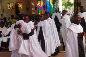 Ayuda a la formación para 46 jóvenes Carmelitas en República Centroafricana y Camerún