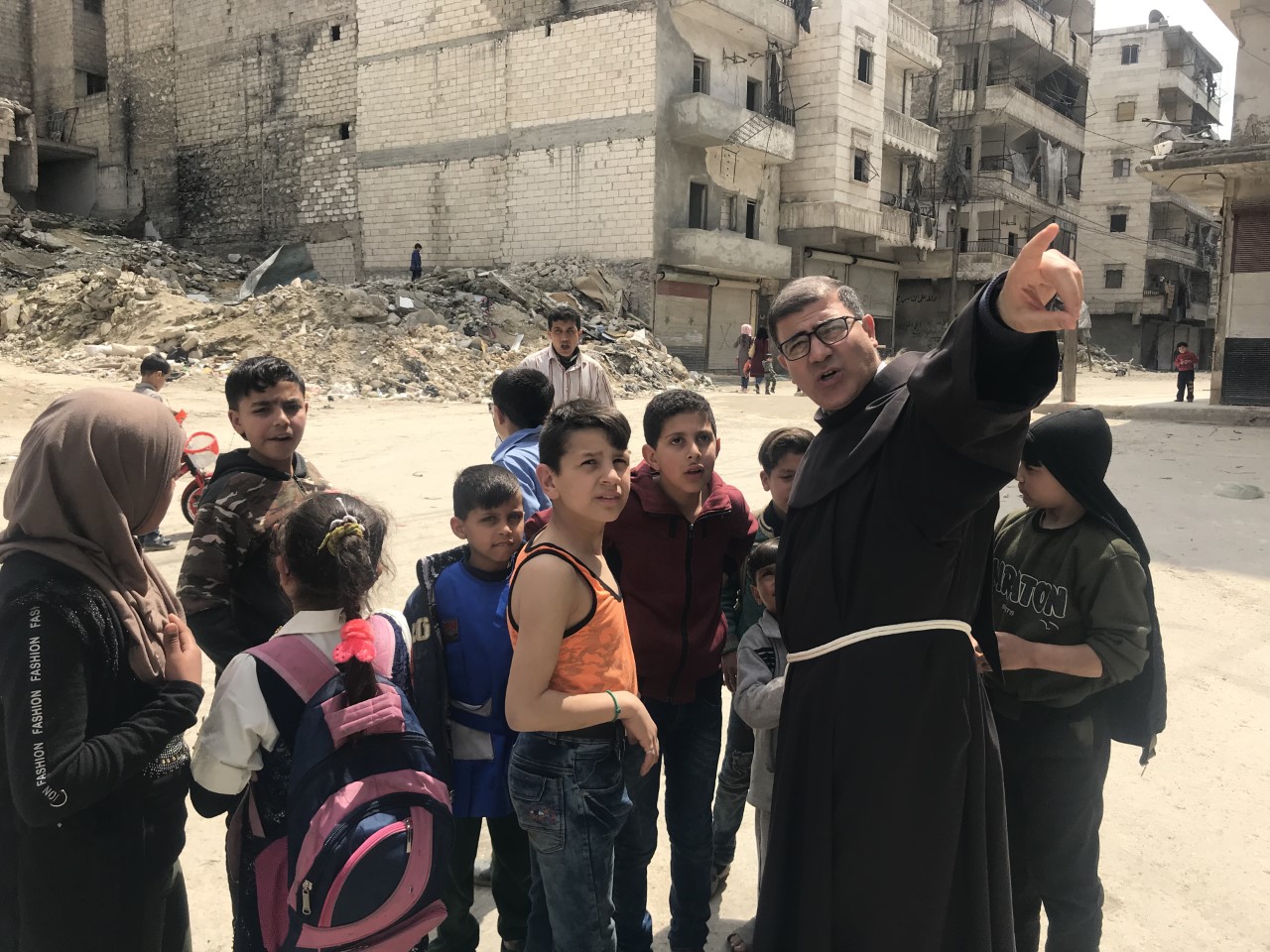 Siria: Dos frailes franciscanos dan esperanza a los cristianos que viven bajo la sharia en Idlib