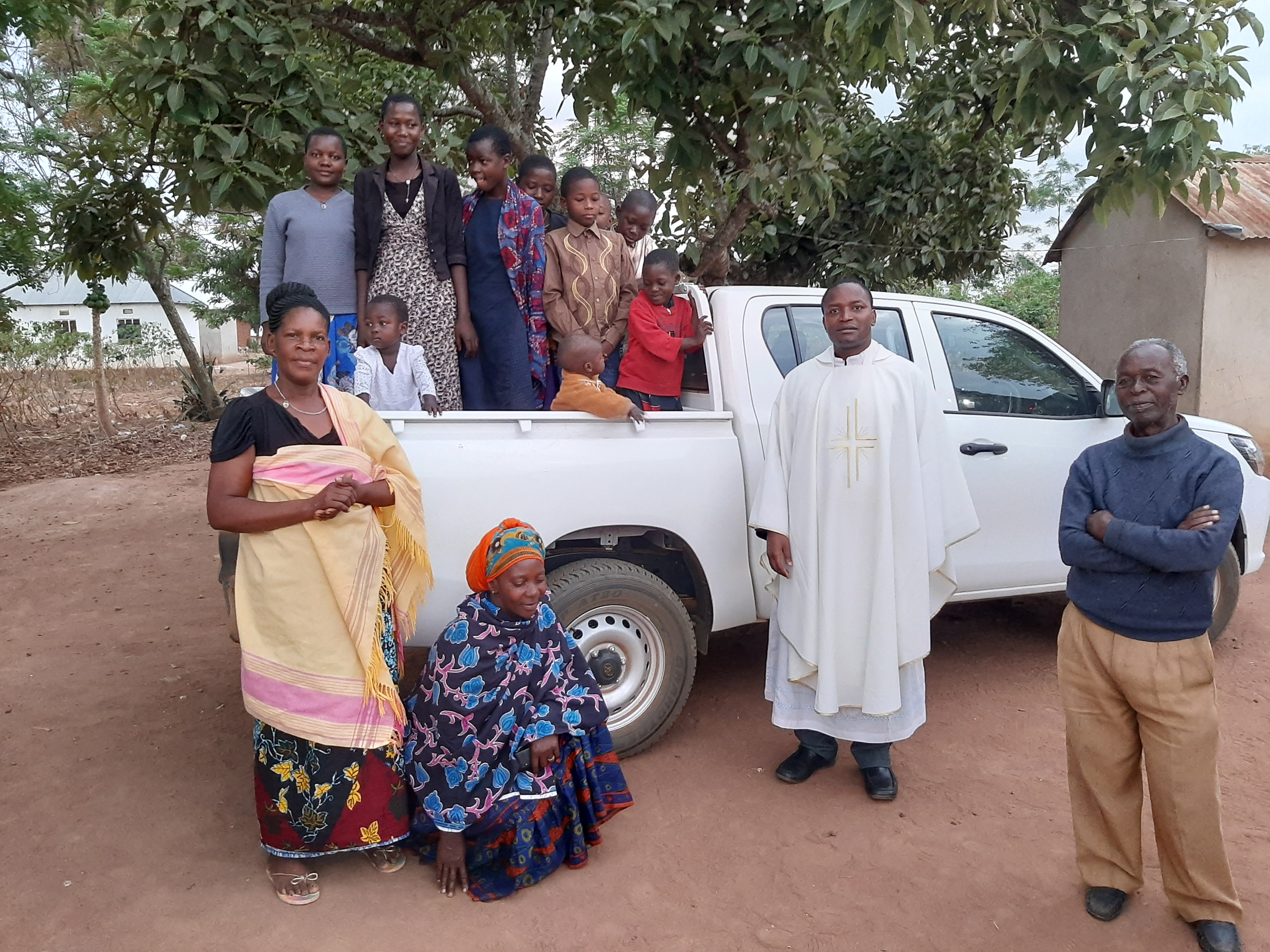 Tanzania: Un vehículo da alegría a todos los fieles