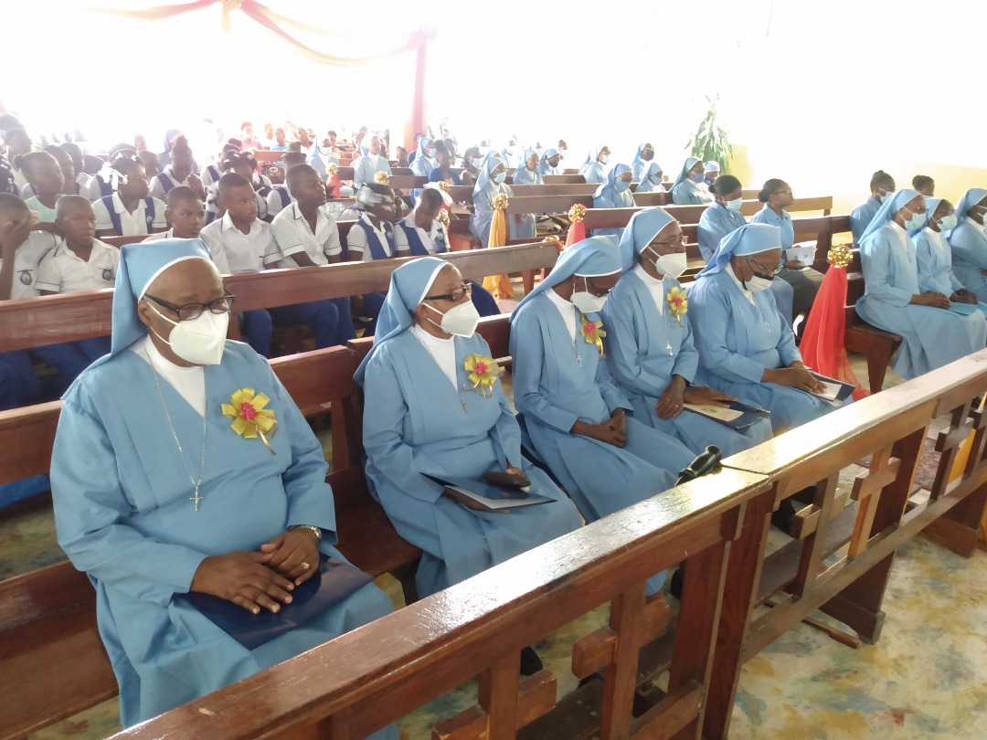 Haití: Ayuda a la formación de jóvenes religiosas