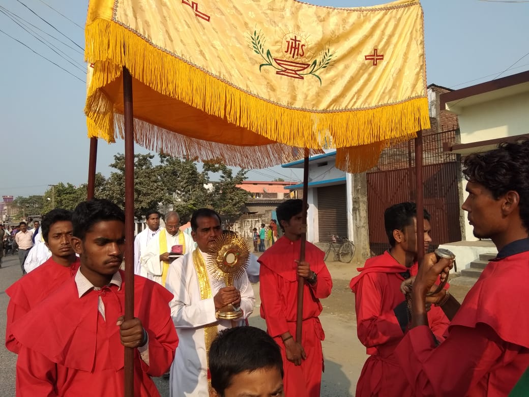 India: Ayuda a la construcción de una casa parroquial y una capilla