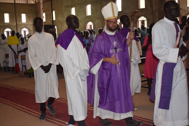 Nuevo obispo de Sudán del Sur: “Hay que levantarse de nuevo y dar esperanza al pueblo”