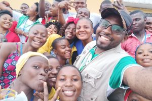 Camerún: jóvenes van por la educación para la paz