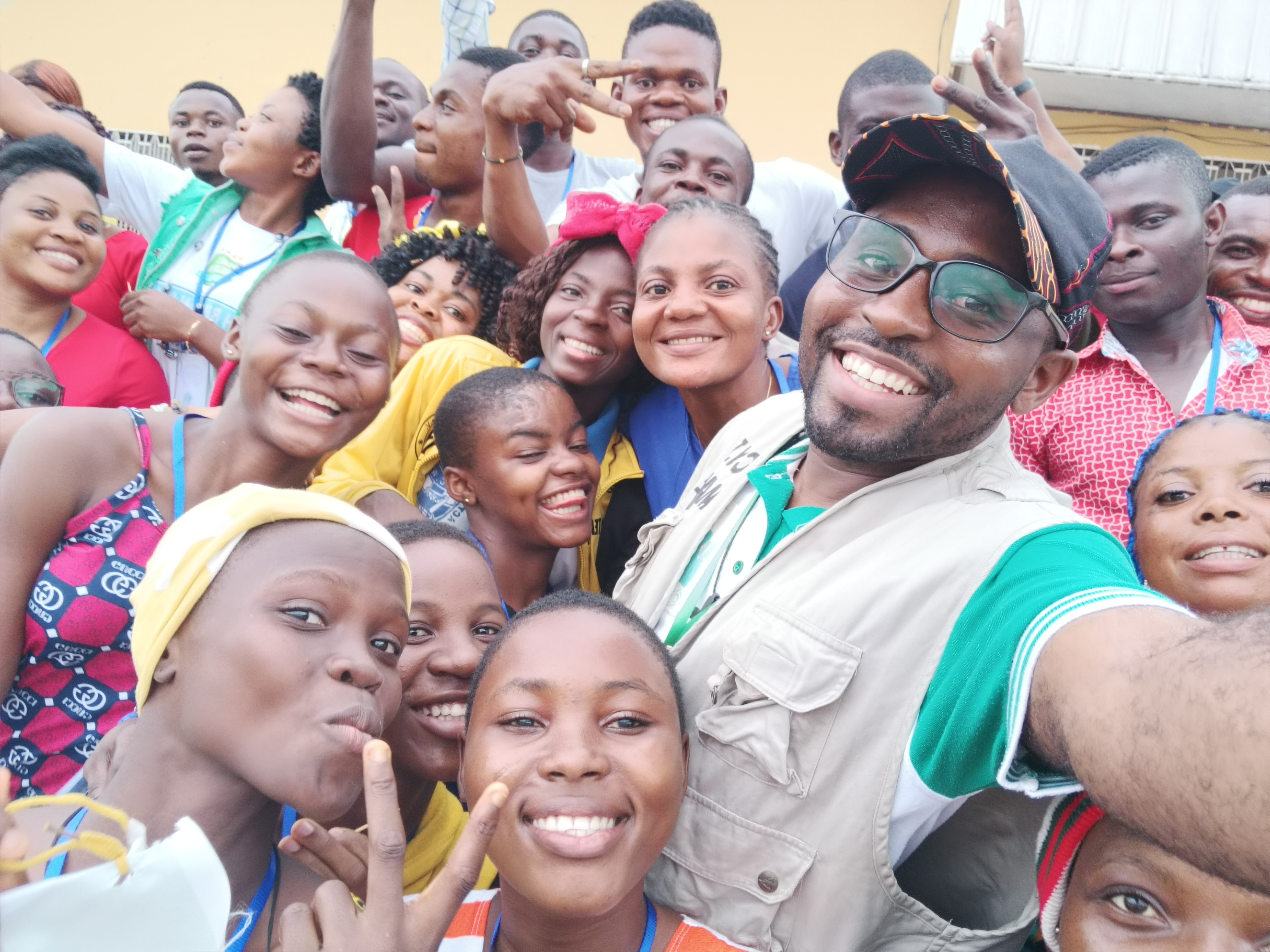 Camerún: jóvenes van por la educación para la paz
