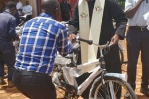 Zambia: 114 bicicletas para catequistas
