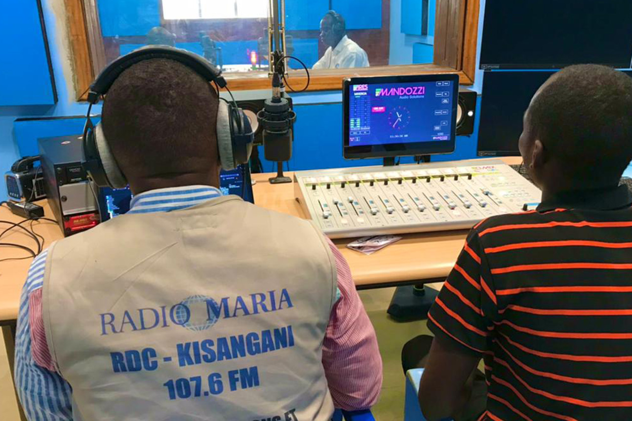 Equipo para Radio María en el Congo