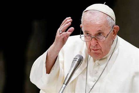 El Papa reza por los cristianos perseguidos: Sufren por dar testimonio de Jesús