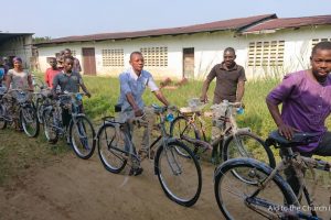 Congo: Motocicletas para futuros seminaristas en Kasongo