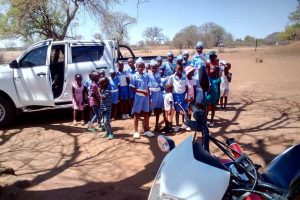 Un coche para una parroquia remota en la zona rural de Zimbabue