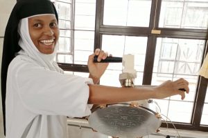 Equipo para hornear hostias para las Hermanas Carmelitas en Kenia