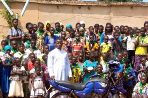 Cuatro motocicletas para sacerdotes en Burkina Faso