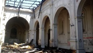 Incendian iglesia "La Asunción" en Chile, durante protestas de 2020.