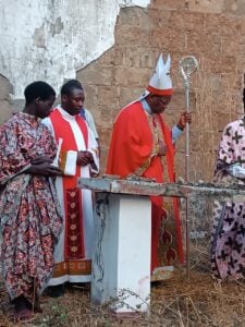 Mons. António Juliasse Ferreira Sandramo visita las comunidades en Mozambique