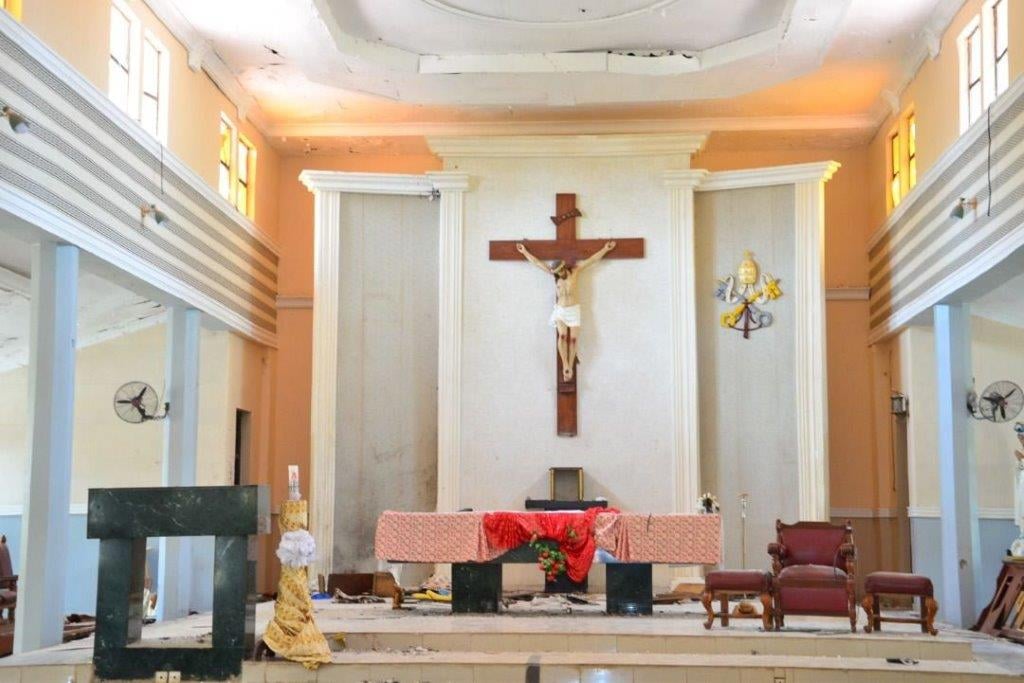 Atentado en la iglesia católica, San Francisco, en Nigeria (2022).