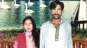 Pakistán, Clarkabad Noviembre de 2014 El 4 de noviembre de 2014, una turba musulmana golpeó brutalmente a una pareja cristiana acusada de quemar páginas del Corán.