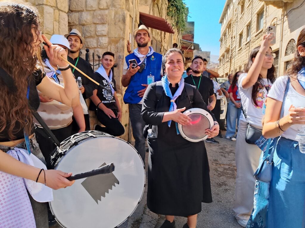 Líbano. Formación y apoyo diario de 4 novicias de la congregación de las Hermanas Basilianas Choueiritas.