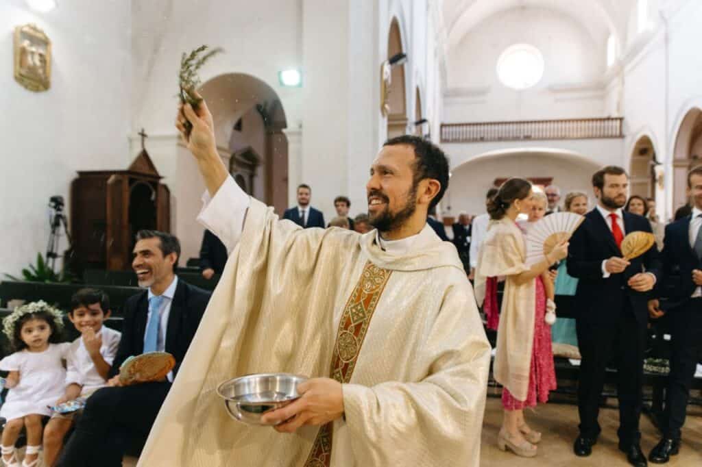 Argentina. 1500 intenciones para misas ordinarias y 180 triduos para 16 sacerdotes para cubrir gastos de asistencia social y cotizaciones a la jubilación.