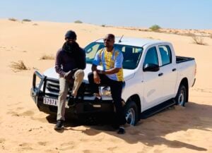 El P. Edmond Théodore Vaz en el desierto del Sahara, lugar donde cumple su misión.