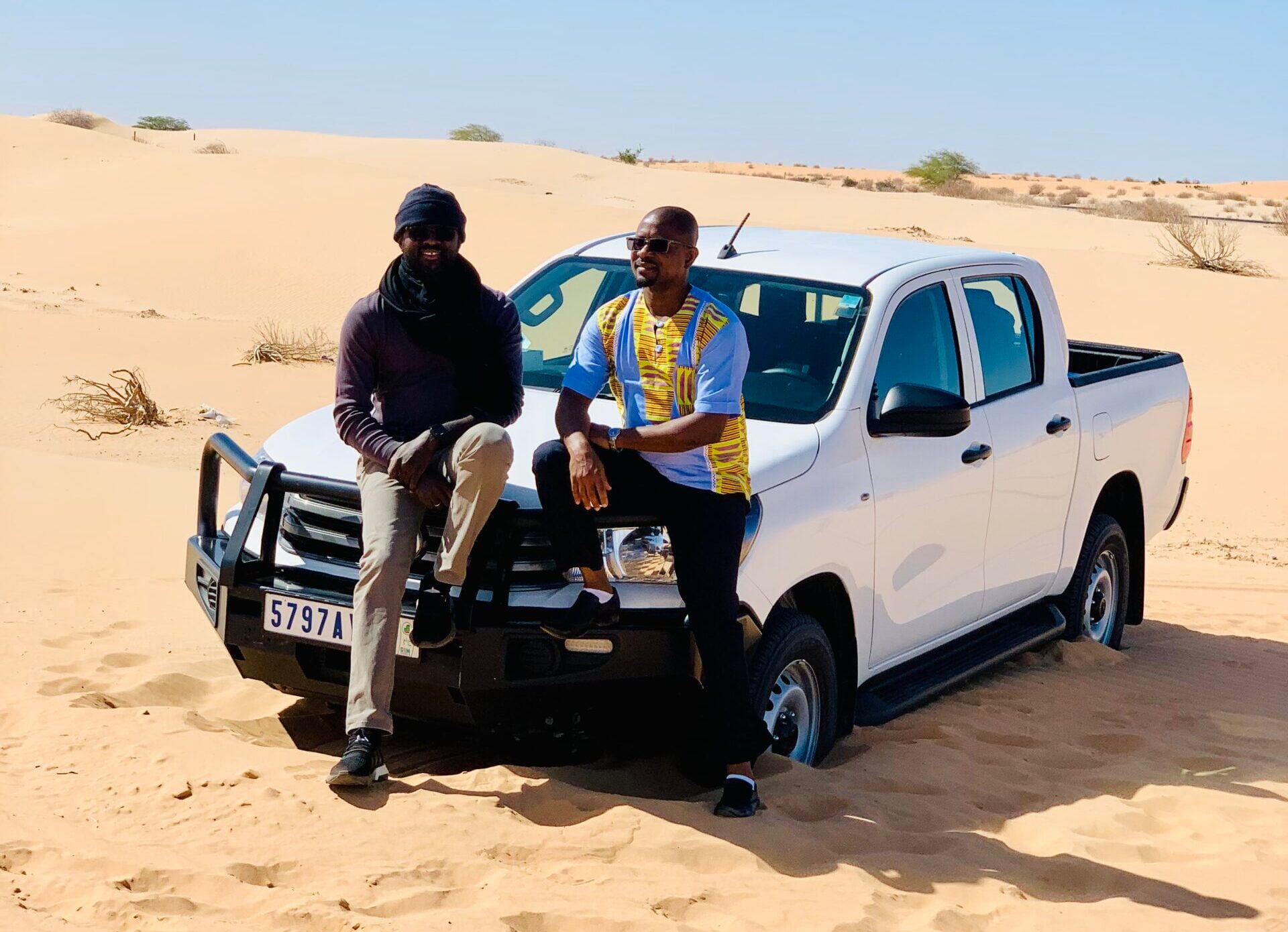 El P. Edmond Théodore Vaz en el desierto del Sahara, lugar donde cumple su misión.